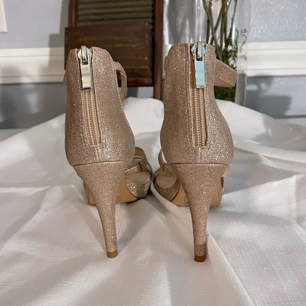 Heels - Picture 3 of 4